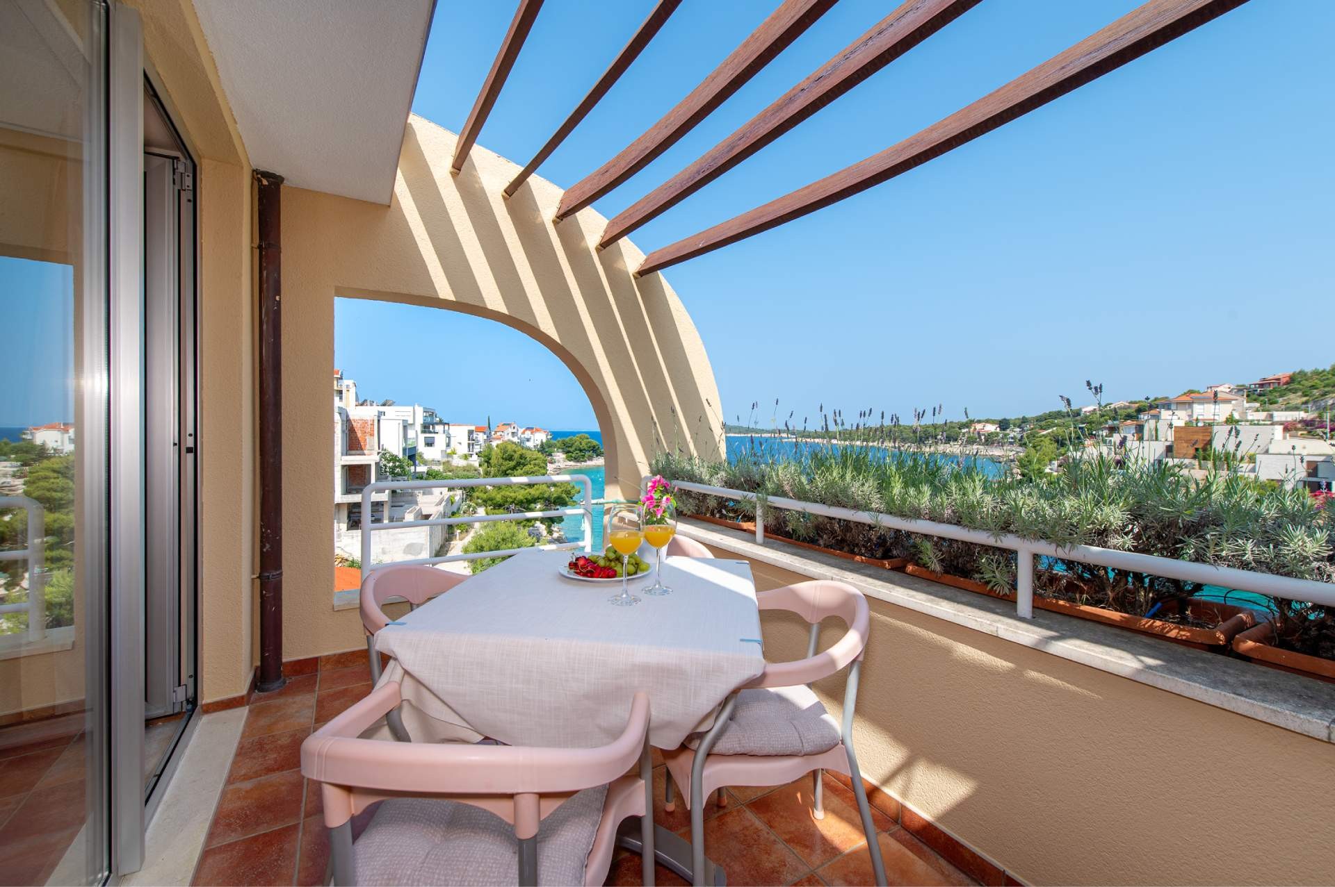 AP 201 - Balcony with sea view 1