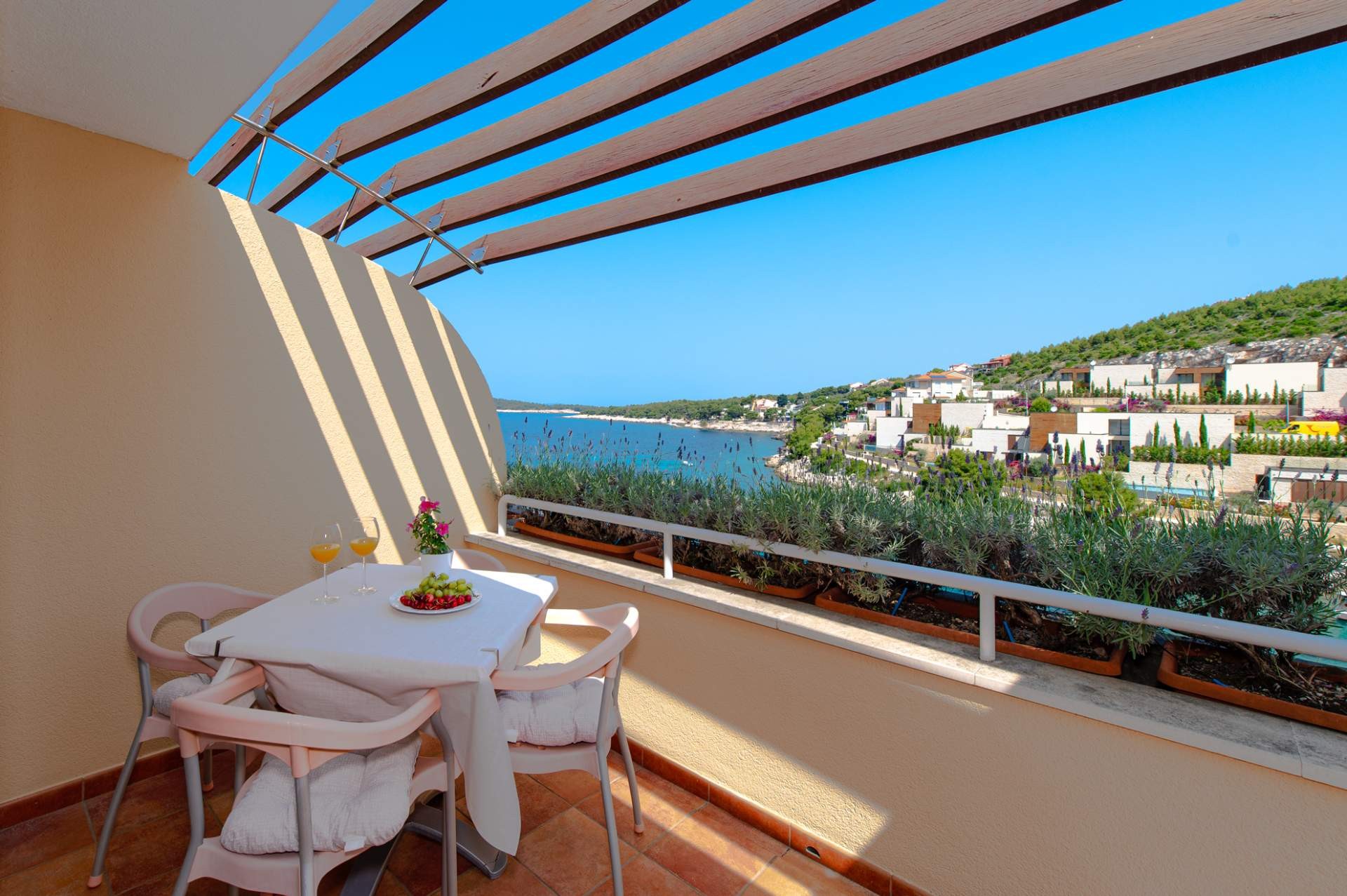 AP 202 - Balcony with sea view